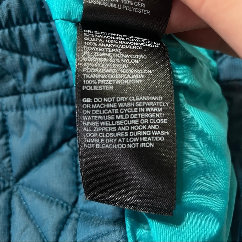 The North Face Women's Turquoise Quilted Vest Size XS - Picture 8 of 8